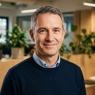 James Mitchell, registrado como Director Ejecutivo en Río Fondorio, imagen de perfil