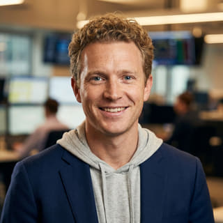 Ryan Brooks, acreditado como Analista Principal de Trading en Río Fondorio, foto de perfil